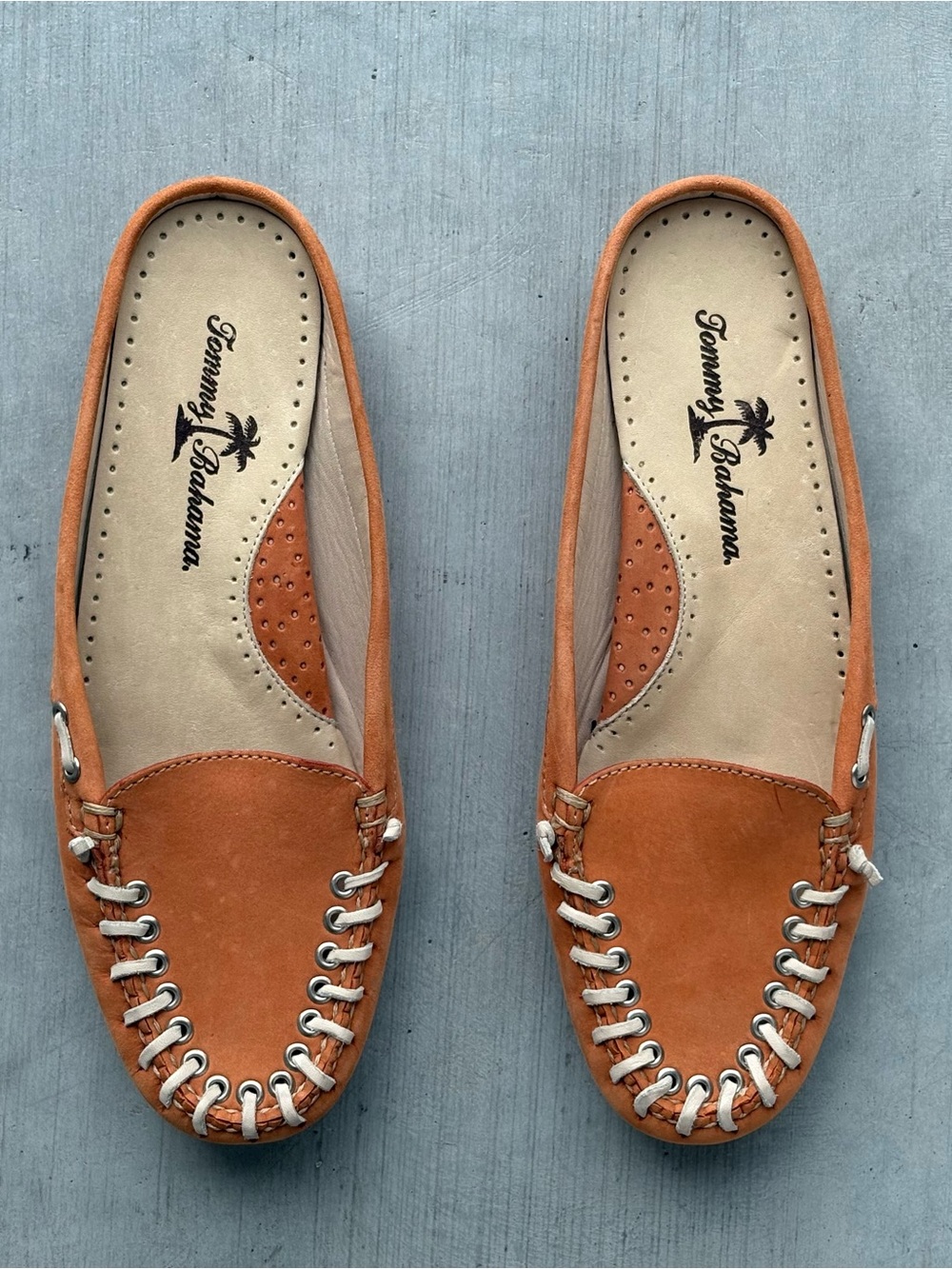 NWOT Women’s Tommy Bahama Leather Moccasin Loafers - SIZE 6
